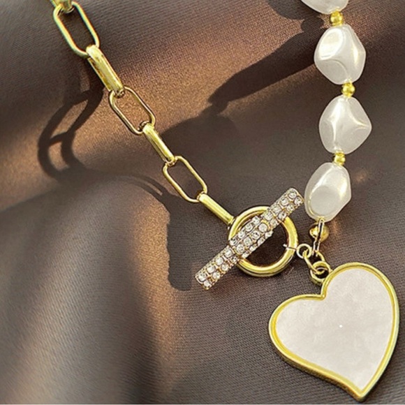 NWT Gold Heart Shape Pendant Rhinestone Decor Pearl Shape Necklace - Picture 6 of 8